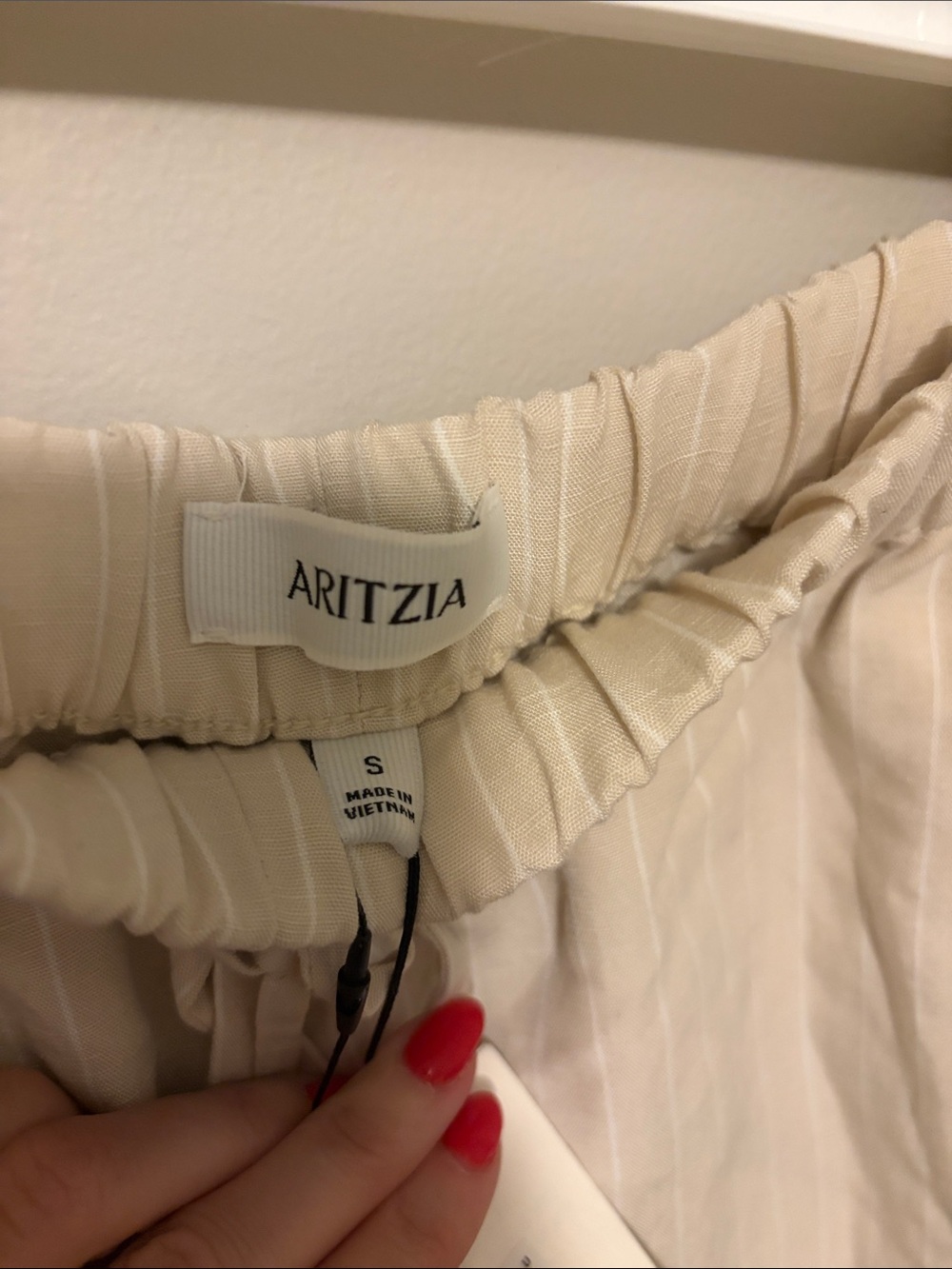 Aritzia Cream Pinstripe High-Waist Linen Drawstring Shorts Size S - Picture 5 of 8